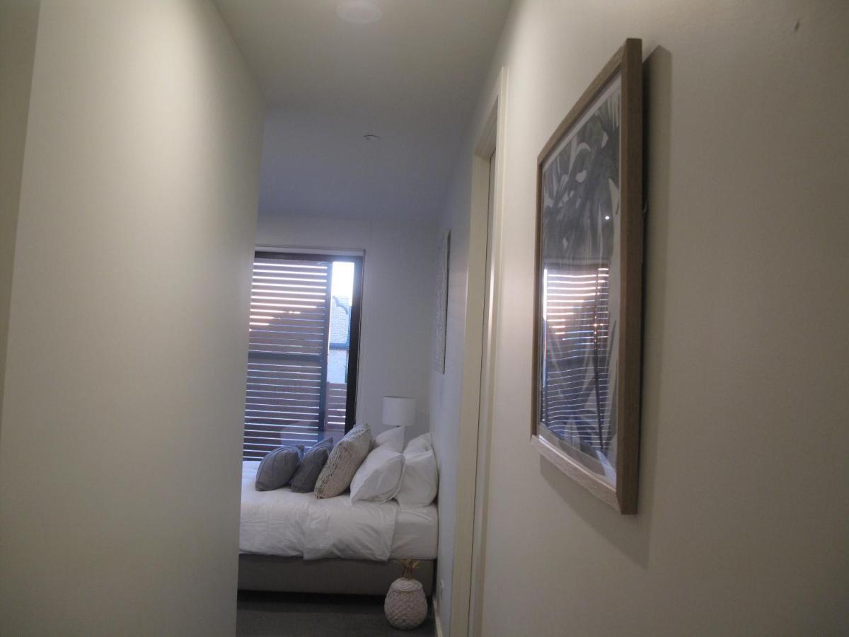 Modern 3 Bedroom Apt With Free Parking, Netflix, Wifi & Welcome Wine By Bnb Pro Μελβούρνη Εξωτερικό φωτογραφία