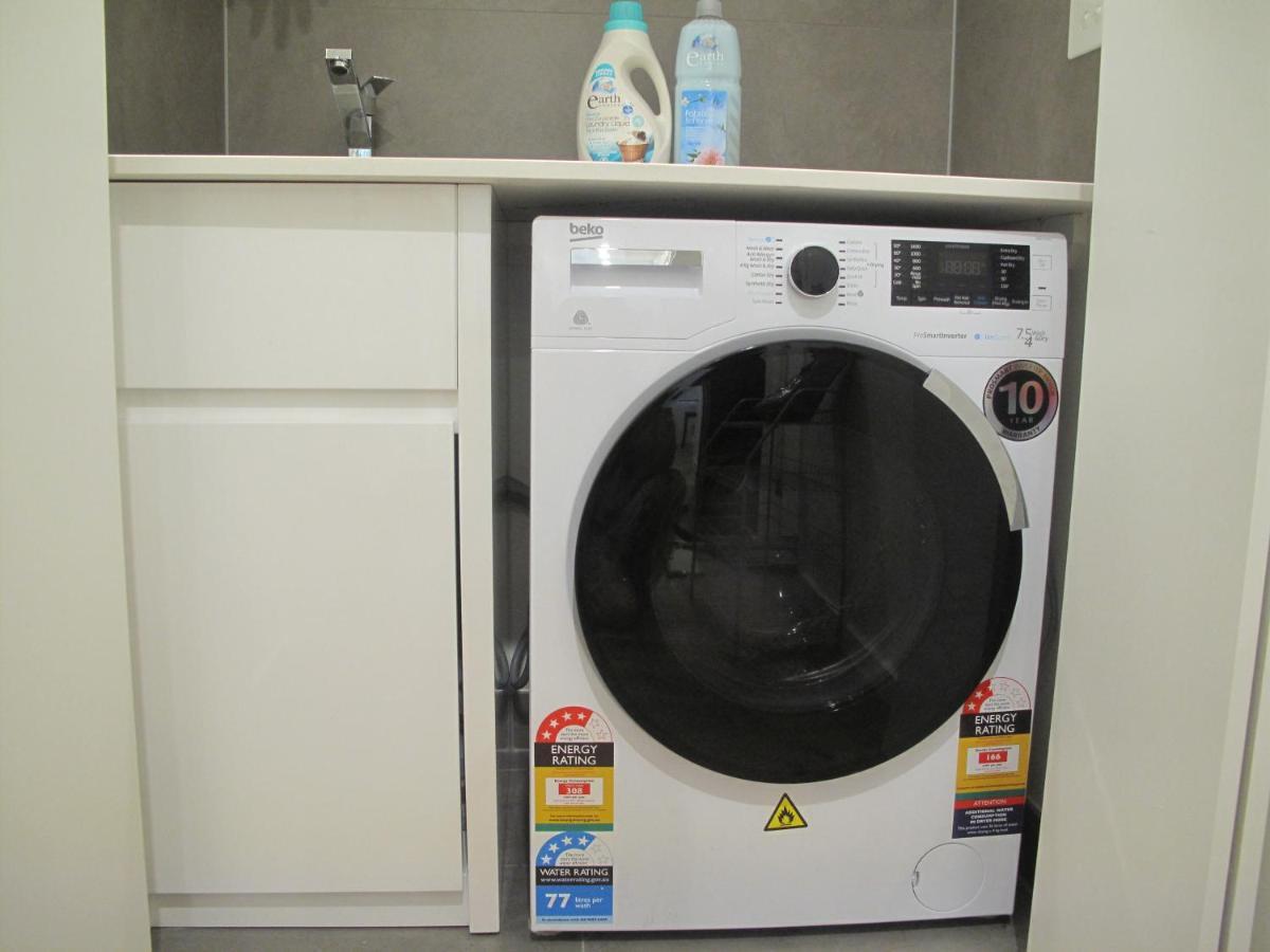 Modern 3 Bedroom Apt With Free Parking, Netflix, Wifi & Welcome Wine By Bnb Pro Μελβούρνη Εξωτερικό φωτογραφία