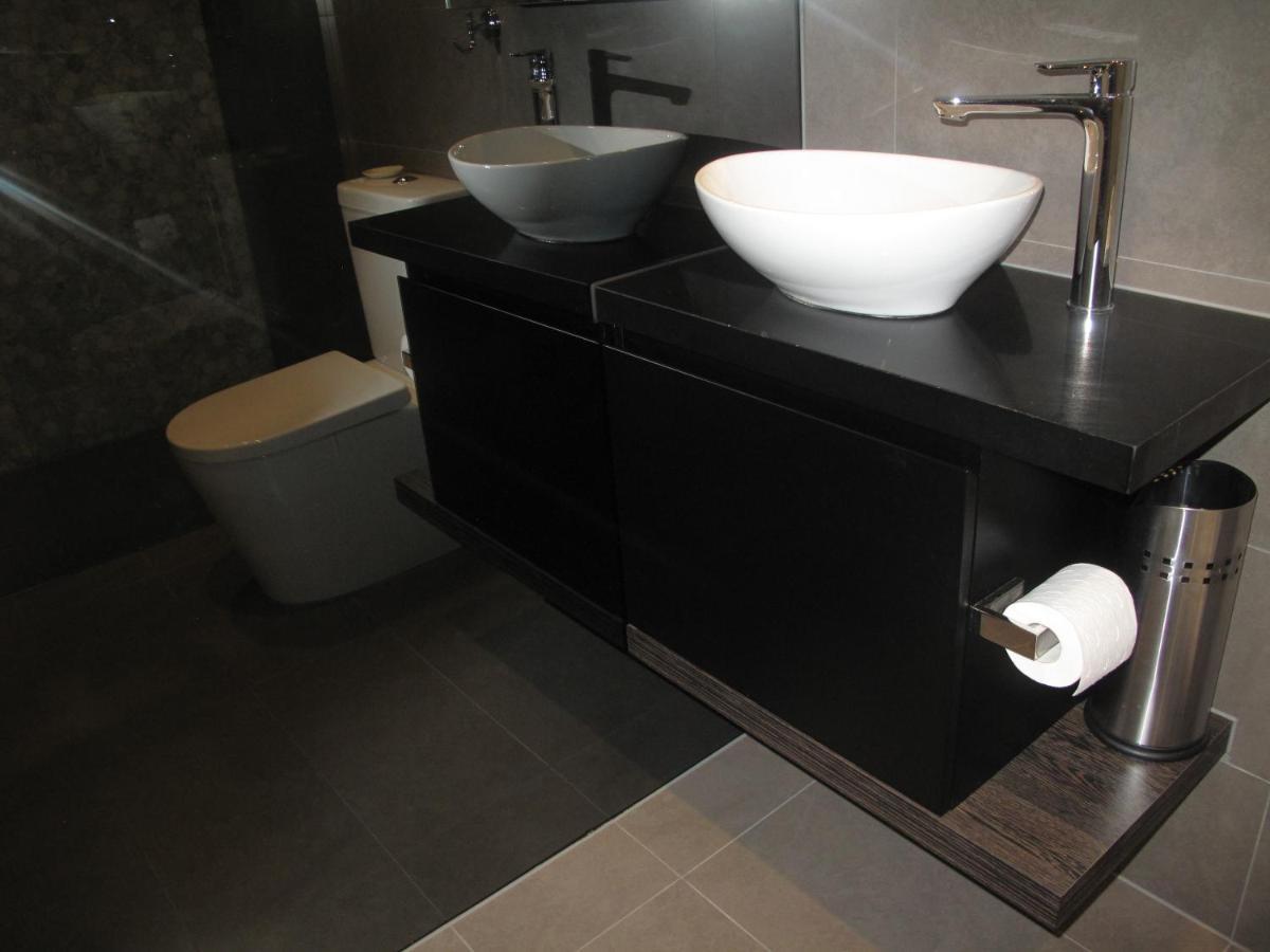 Modern 3 Bedroom Apt With Free Parking, Netflix, Wifi & Welcome Wine By Bnb Pro Μελβούρνη Εξωτερικό φωτογραφία